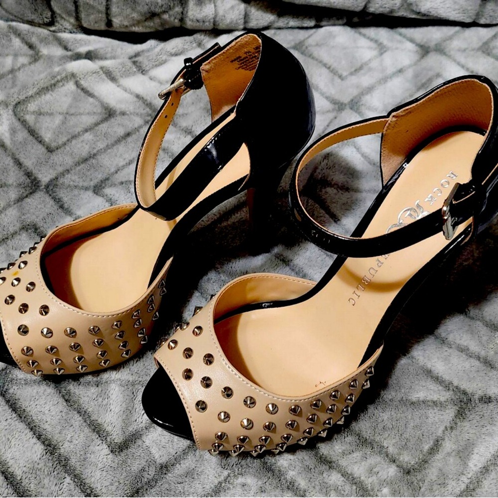 Rock & Republic black and tan heels, size 7 1/2 only wore them once!